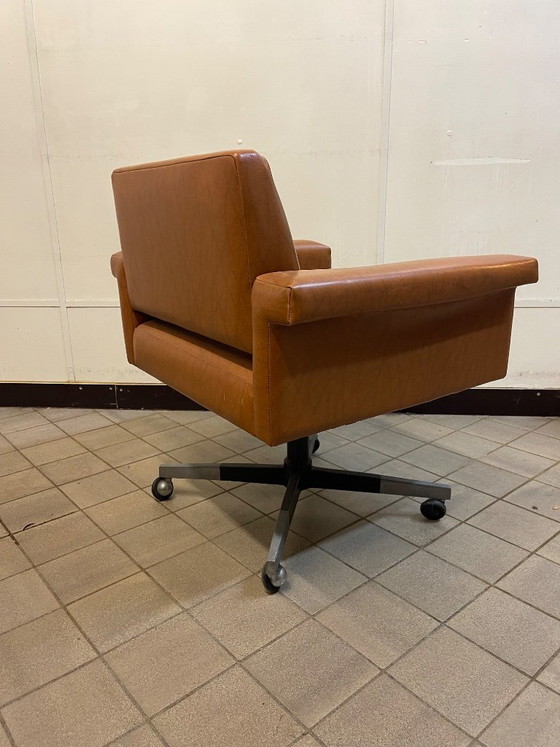 Silla de oficina italiana Mid-Century Modern de los años 60, Sillas de oficina, Metal, Skai, Marrón (foto 6 de 8)