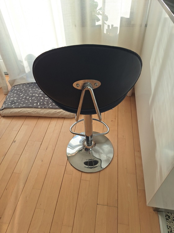 Image 1 of Schöner Barhocker, höhenverstellbar