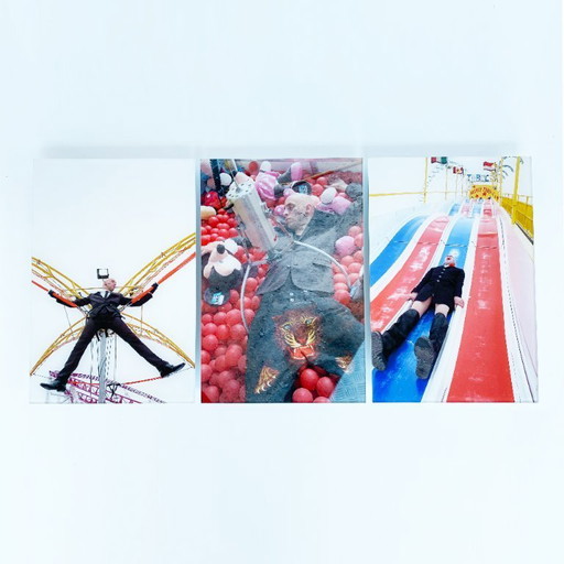 Set van drie fotoafdrukken van de kunstenaar Lobato. Frankrijk Begin 2000