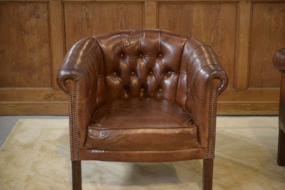 Image 1 of Een paar met leer beklede clubstoelen