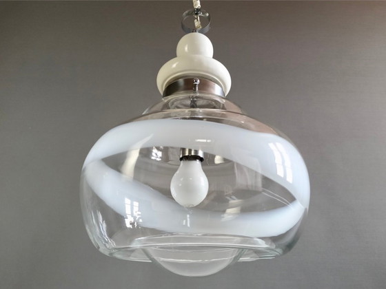 Image 1 of Lampada a sospensione italiana Space Age degli anni '60 in vetro di Murano e montatura cromata.