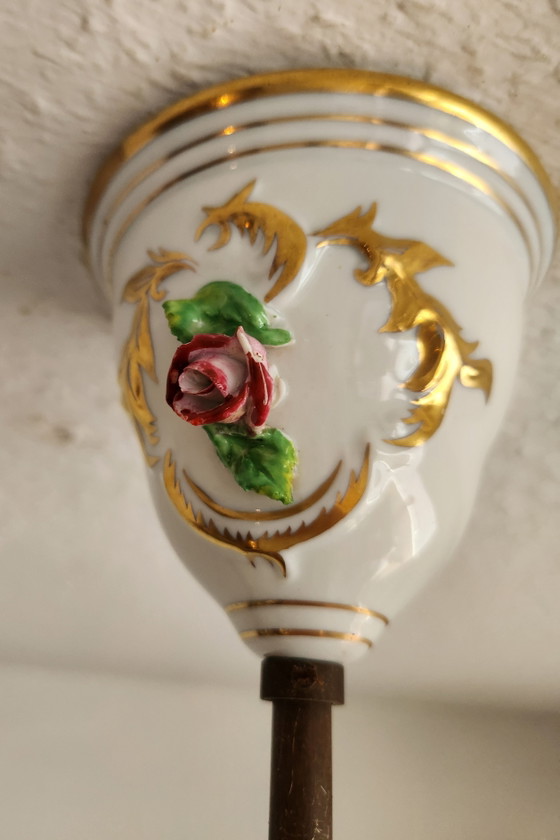 Lámpara de araña antigua de porcelana dorada, moldeada y pintada a mano por Capodimonte, estilo barroco. (photo 15 of 15)