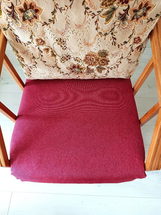 Image 1 of Fauteuil en bois massif et repose-pieds vintage