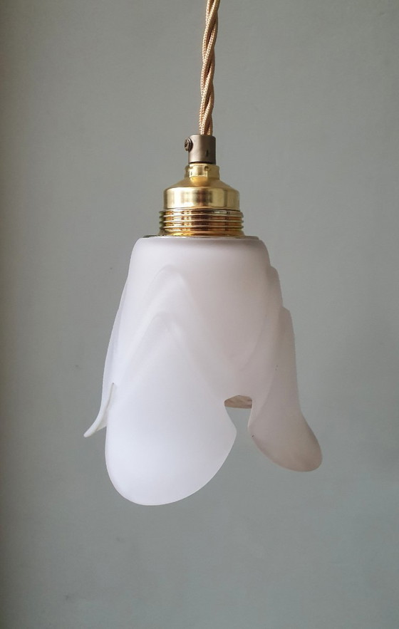 Image 1 of White glass Art Deco lampshade. White frosted glass with a beautiful floral design.