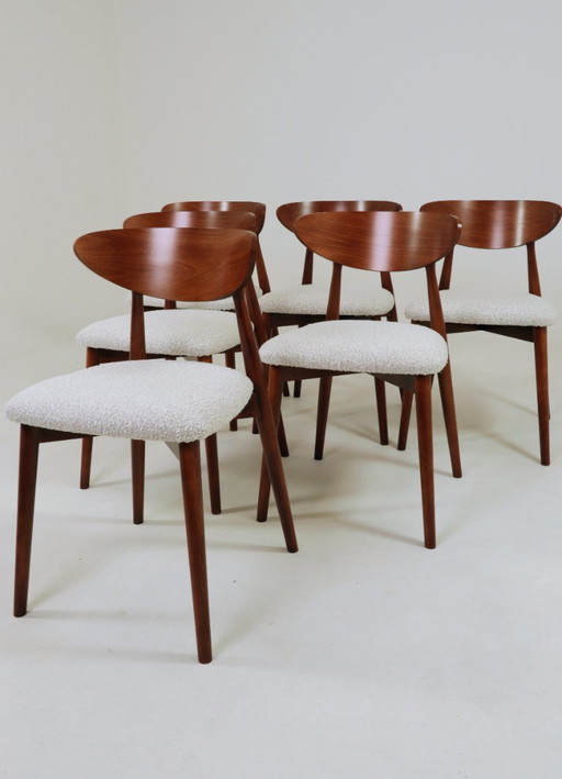 Set van 6 eetkamerstoelen, teakkleurig hout, bouclé bekleding, modern design