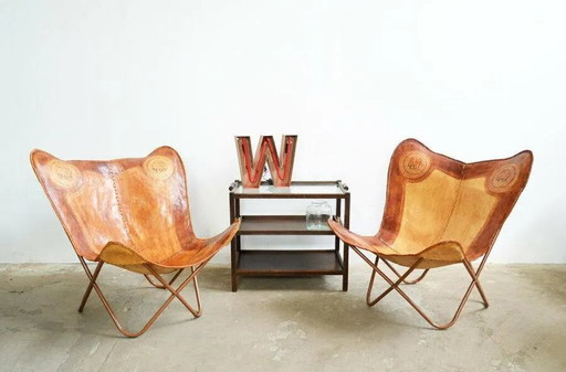 Set Vintage Leder Schmetterlingsstühle | Mid-Century Lounge-Sitzgelegenheiten | Patiniertes braunes Leder Industrial Boho Dekor
