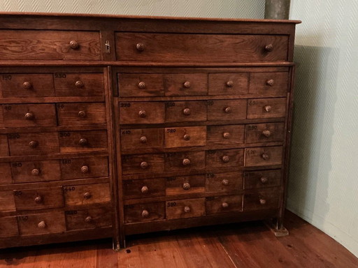 Cassettiera industriale antica.