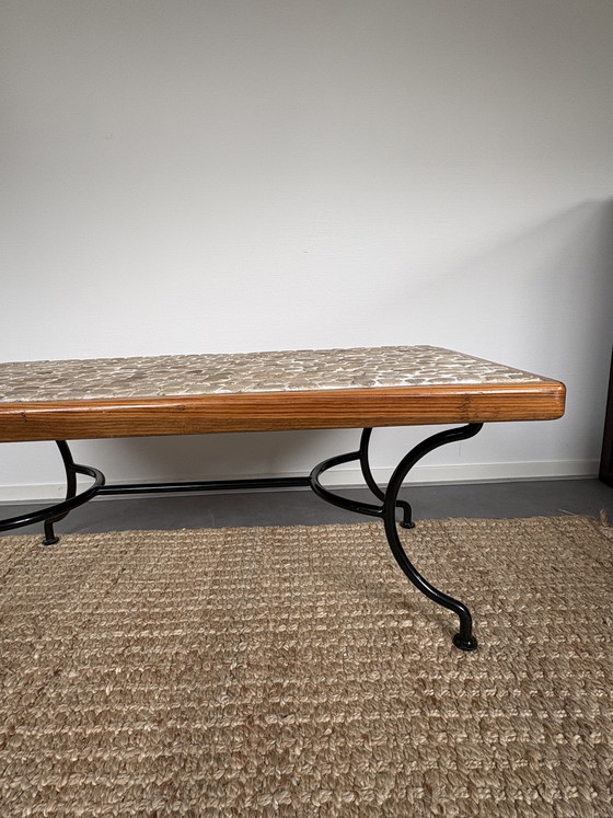 Image 1 of Table basse vintage en hêtre, pierre naturelle et fonte, style Japandi, l114 cm