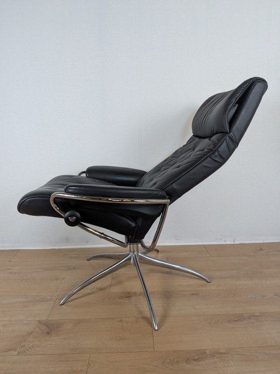 Image 1 of Poltrona reclinabile Stressless Magic | Pelle nera | Design scandinavo