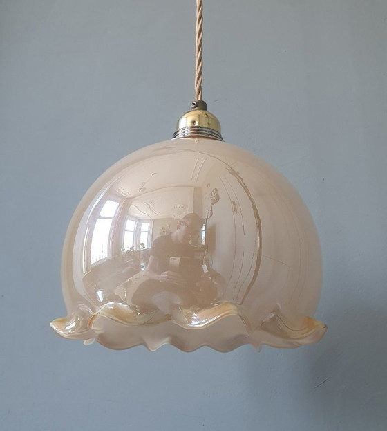 Image 1 of Vintage opaline hanglamp in kelkvorm met parelmoer glans. 