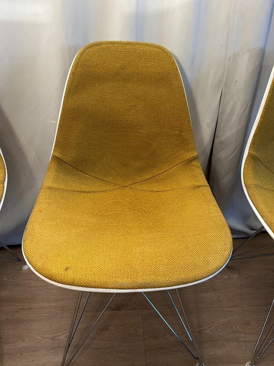 Image 1 of 4x DSR Eames Herman Miller con base Eiffel y tapizado hopsack amarillo mostaza