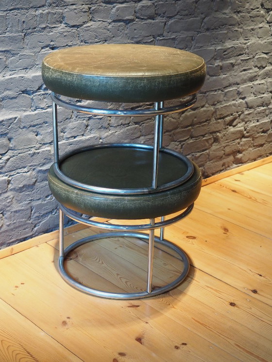 Image 1 of Deux tabourets, sièges, chrome et cuir vert, thème cirque