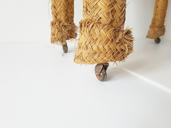 Image 1 of Bloempotstandaard in de vorm van een ezel op wielen, vintage jaren 50, rotan, riet, stro.