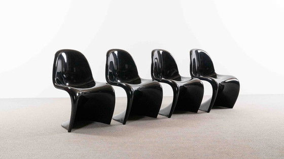 Image 1 of SET VAN 4 PANTON STOELEN IN ZWART, ONTWORPEN DOOR VERNER PANTON VOOR HERMAN MILLER, 1971