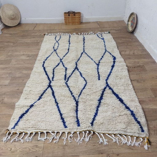 Minimalistischer blauer Berberteppich | 240 × 145 cm