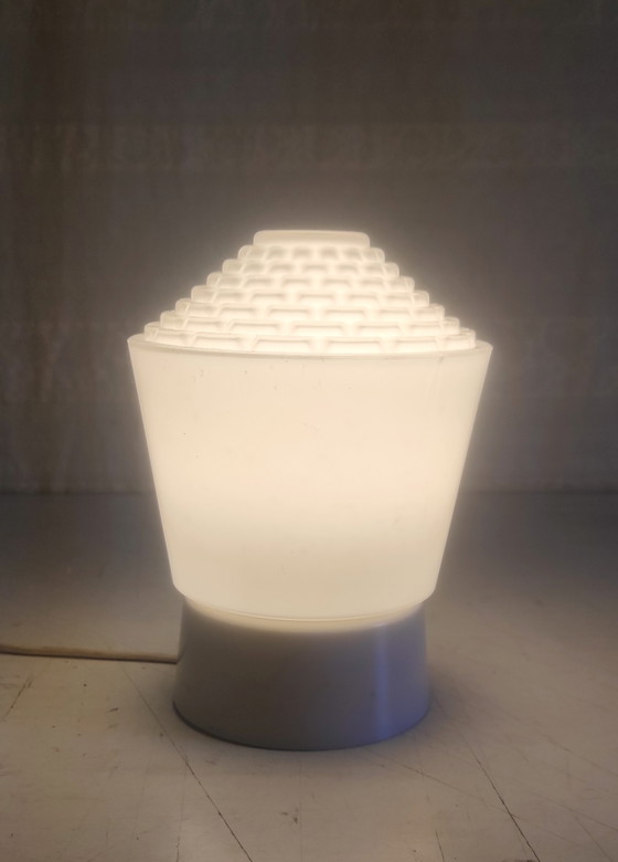 Image 1 of Lampadario in stile Bauhaus in vetro opalino - metà del XX secolo