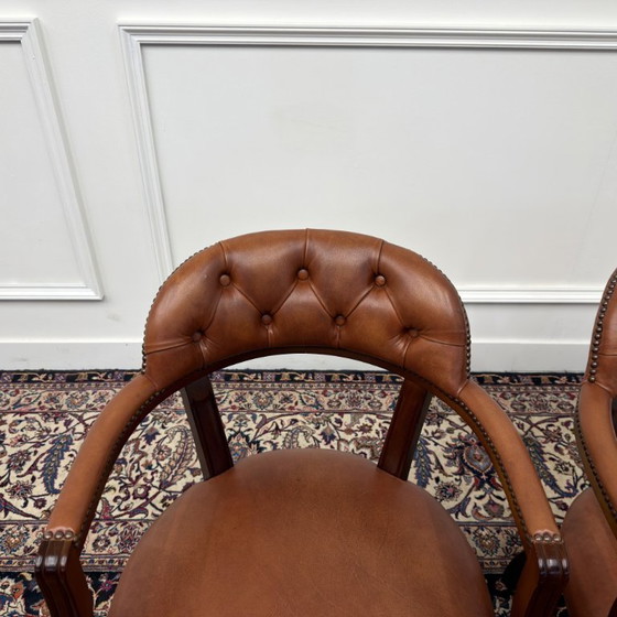 Set Klassische Englische Chesterfield Bürostühle – Sessel, Leather, Wood (photo 7 of 9)