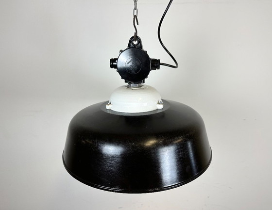 Image 1 of Industrielle schwarze Emaillelampe mit Glasabdeckung, 1950er Jahre
