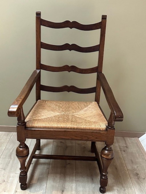 2 grote + 6 kleine eiken stoelen