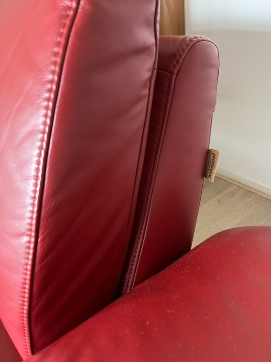 Image 1 of Destacado sofá de dos plazas de cuero, profundidad del asiento ajustable.