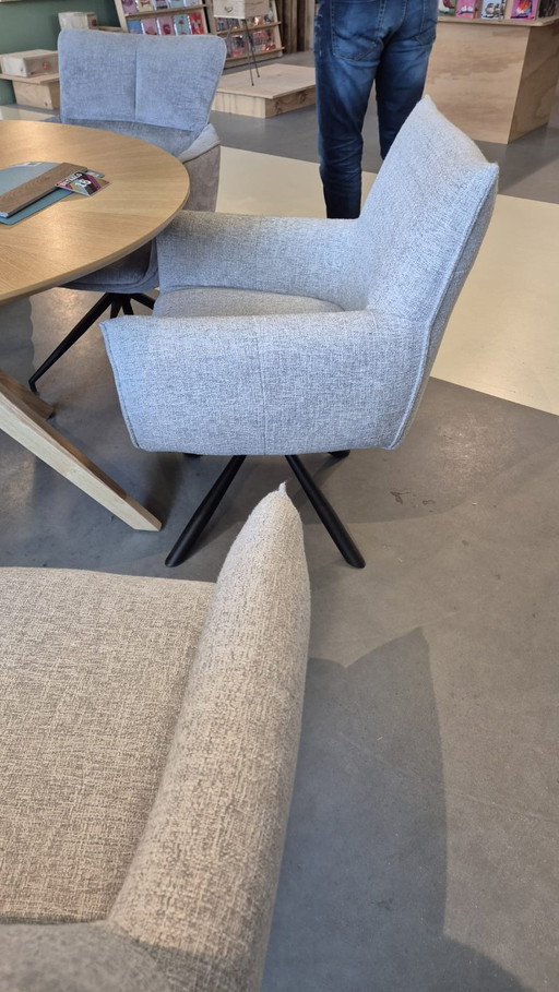3 hippe Esszimmer-Drehstühle. UNVERÄNDERT