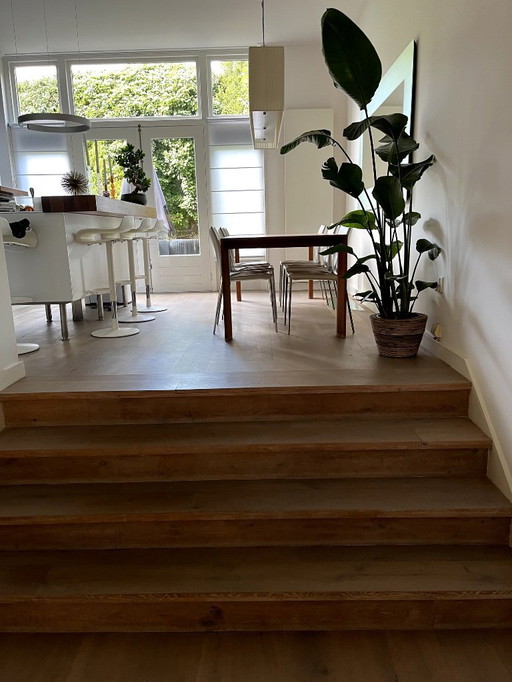 Table design Arco en noyer, 240cm de long, 90cm de large, 75cm de haut, usagée