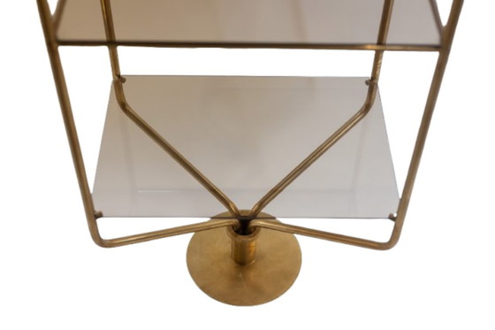 Image 1 of Mensola autoportante in ottone dorato con ripiani in vetro fumé. Anni '70