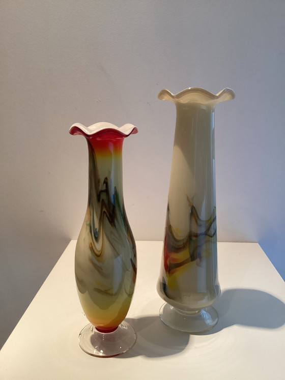2 Vases opaline colorés. – Verre (photo 2 of 5)