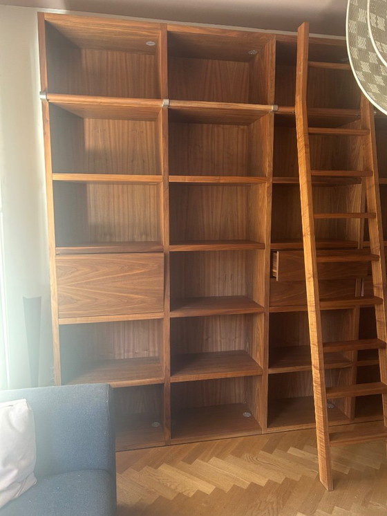 Image 1 of Walnussschrank