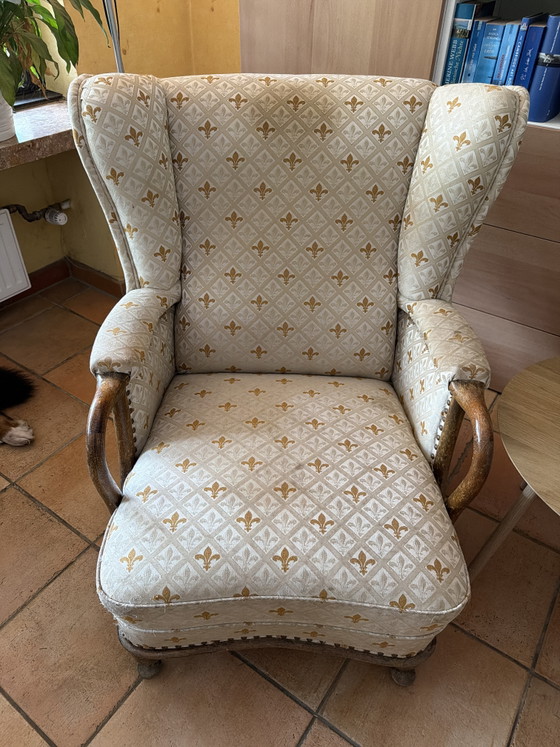 Paire de Fauteuils Vintage à Oreilles avec Accoudoirs en Bois – Style début 20e siècle – Wood (photo 2 of 5)