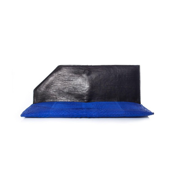 Image 1 of Maison Du Posh, pochette in pelle di serpente blu elettrico.