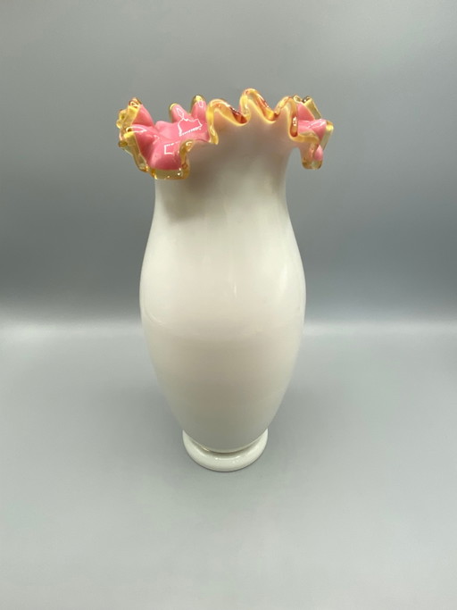Vase en opaline émaillée polychrome à bordure festonnée rose et or – Époque Napoléon III – glazen karaffen (photo 2 of 6)