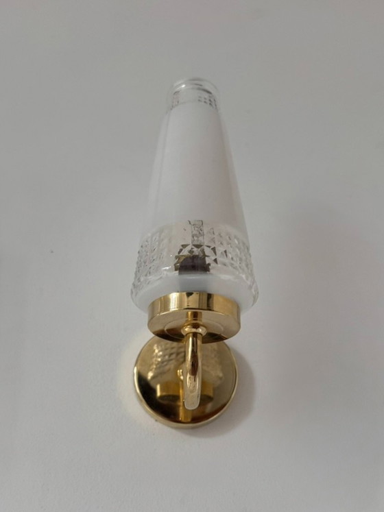 Een paar vintage wandlampen van glas en messing, Frankrijk, 1970. (photo 4 of 5)