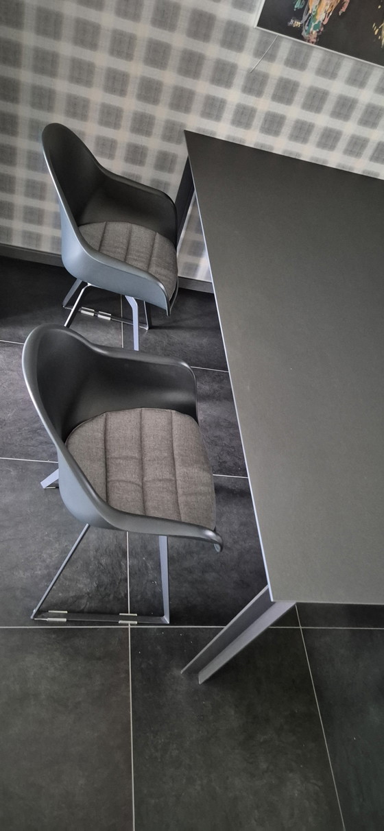 Montel Table with 4 Eames Bucket Chairs – Dining set, Metal (photo 14 of 15)