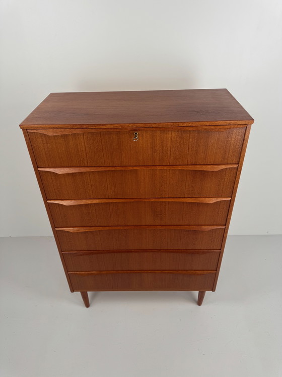 Cómoda alta danesa, Dinamarca, década de 1960. – Wood, Vintage (photo 4 of 9)