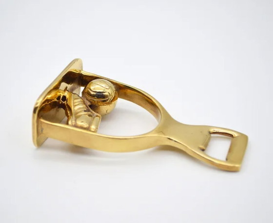 Image 1 of Apribottiglie vintage in ottone a forma di pallone da calcio: regalo perfetto per articoli sportivi da bar