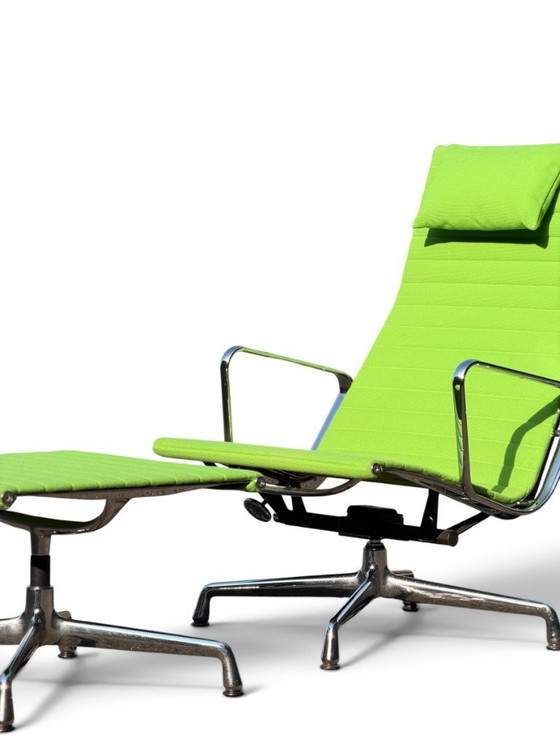 Auténtica butaca EA 124 y otomana EA 125 de Charles & Ray Eames (Vitra) - Verde – Sillones reclinables (photo 4 of 20)