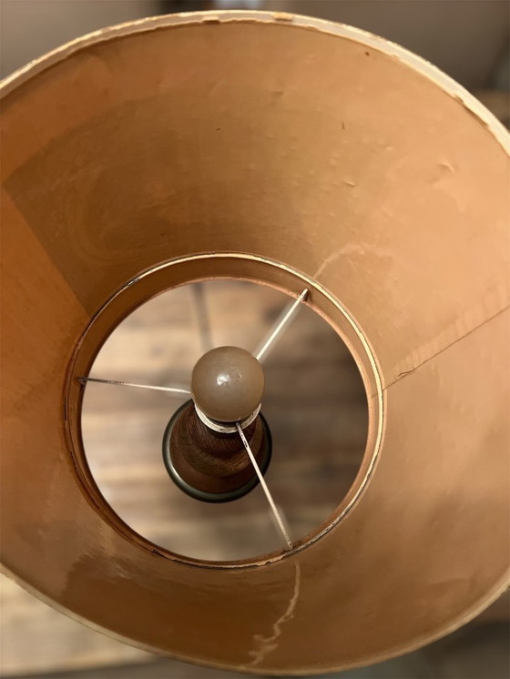 Image 1 of Beautiful vintage table lamp with a motif. Made of wood and metal. Height: 59 cm. Lampshade diameter: 30 cm.