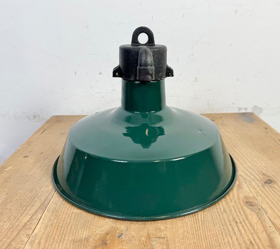 Image 1 of Lampada a sospensione industriale francese in smalto verde scuro, anni '60