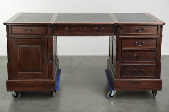 Bureau de partenaire Chesterfield luxueux et pratique avec plateau en cuir vert de style anglais – Bureaux (photo 2 of 16)