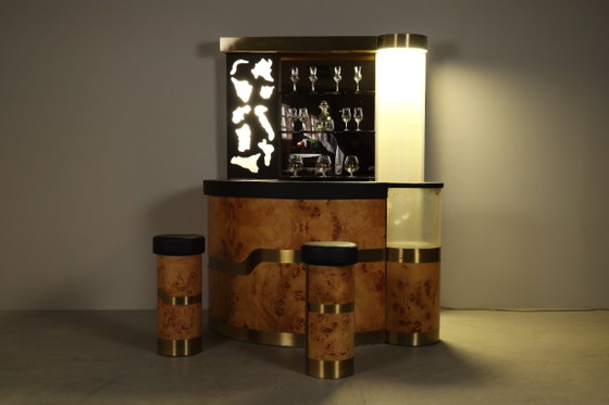 Italian burl wood cocktail bar with illuminated back and two stools, 1970s, Liquor cabinets, Brass, Black (photo 9 of 17)