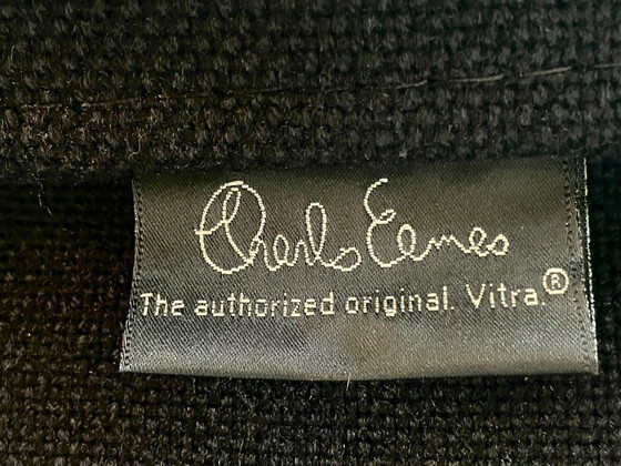 Image 1 of Vitra Eames EA 124 poltrona lounge - nera - hopsak