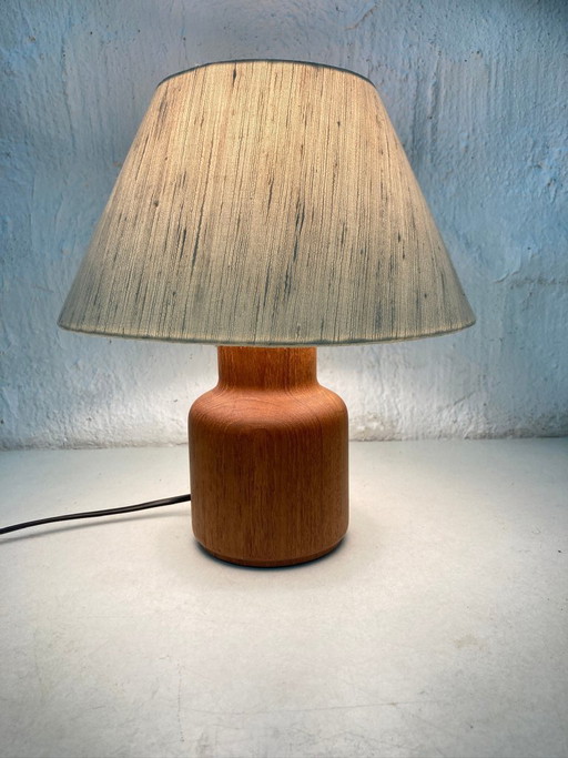 Piccola lampada da tavolo in legno di teak di Kirk Copenhagen, anni '60/'70