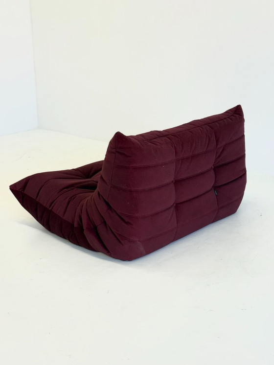 Image 1 of Ligne Roset Togo 2-Sitzer in burgunderrotem Samt