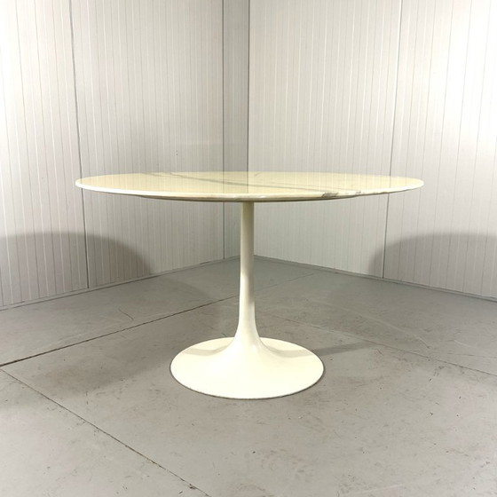 Image 1 of Round marble dining table with tulip-shaped base 1960s
