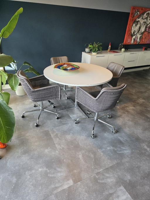 Set van 4 Tecta D43R designstoelen – taupe leder & vlechtwerk – vintage