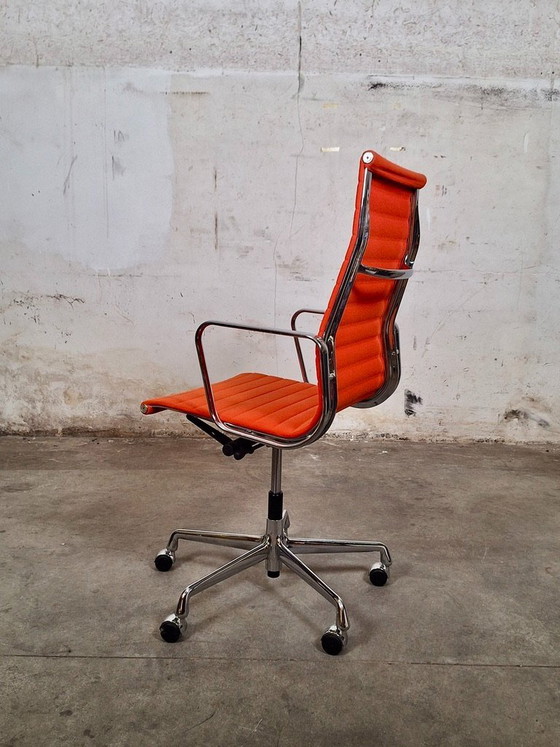 Image 1 of Vitra EA 119 in hautfarbenem Orange auf Rollen