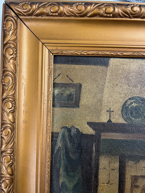 Antique oil painting on wooden panel (1920) – Signed – Interior with fireplace – Includes original frame (photo 2 of 10)