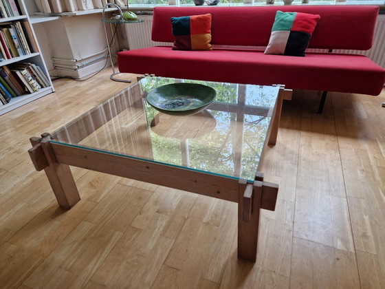 Image 1 of Vierkante eiken/ glazen salontafel