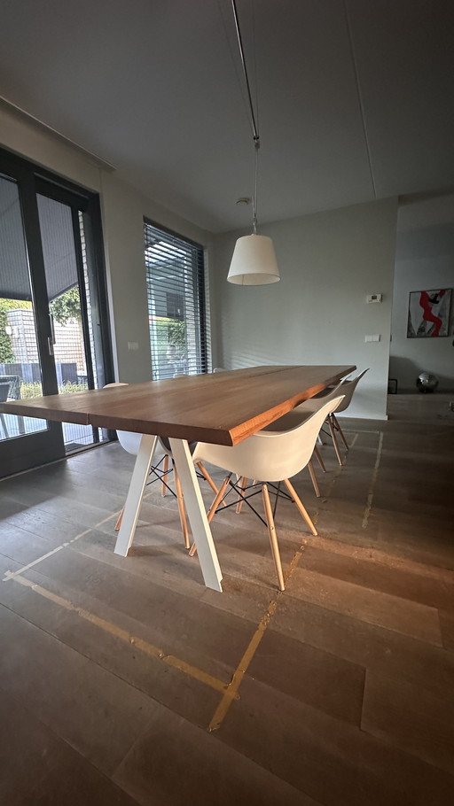 Table : Aile Masimo, conçue par Anton de Groof (Tonone)